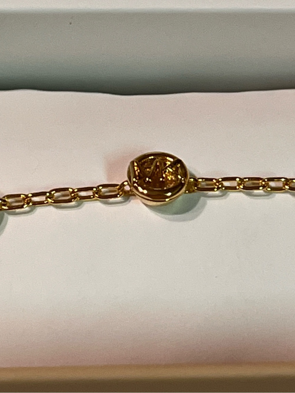 New Michael Kors gold-tone bezel-set crystal station link bracelet
Box included - Picture 3 of 8